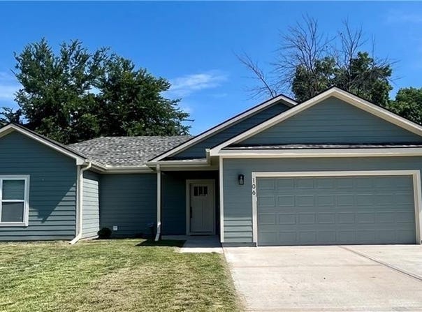 106 E Walker Drive, Harrisonville, MO 64701
