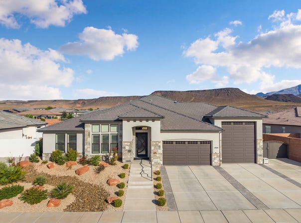 1949 N Mountain View Dr, Washington, UT 84780