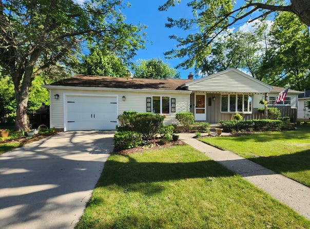 704 Center Drive, Tecumseh, MI 49286