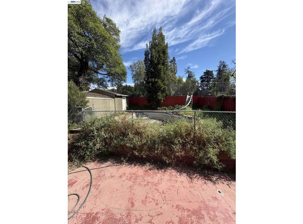 4058 Edwards Ave, Oakland, CA 94605