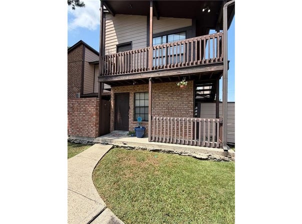 742 FAIRFAX Drive, Gretna, LA 70056