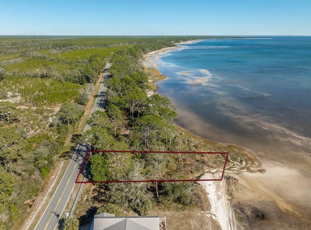 3202 Hwy 98 E, Lanark Village, FL 32323