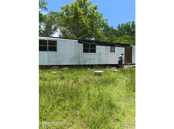 147 2ND Way, Interlachen, FL 32148