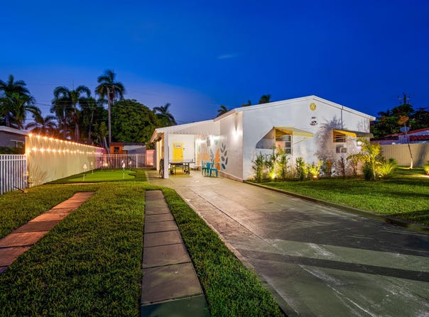 913 NE 2ND Court, Hallandale Beach, FL 33009
