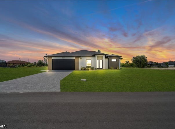 928 NE 1st Place, Cape Coral, FL 33909