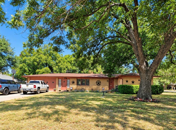 800 Kerry Lane, Azle, TX 76020
