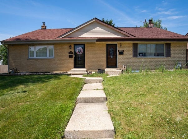 9406 N Oak Avenue, Des Plaines, IL 60016