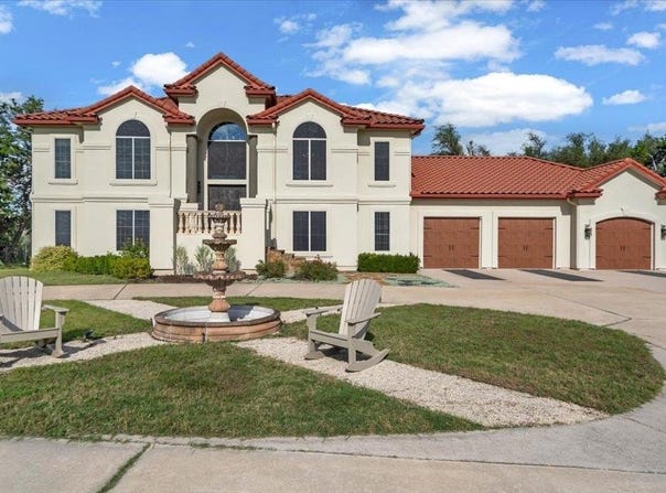 5201 Great Divide Dr, Bee Cave, TX 78738