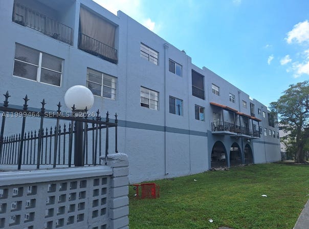 1300 W 53rd St, Hialeah, FL 33012