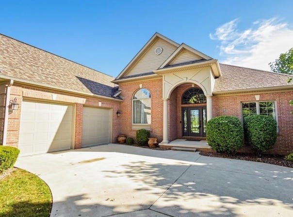 1009 Regents Park Drive, Monroe, MI 48161