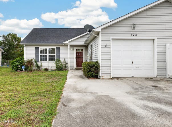 126 Charlton Road, Hubert, NC 28539