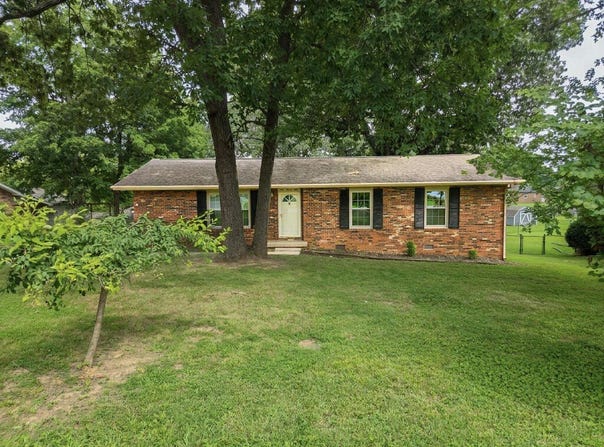 838 CHICKASAW DR., Madisonville, KY 42431