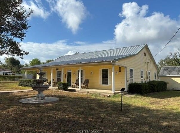 301 Beech Street, Calvert, TX 77837