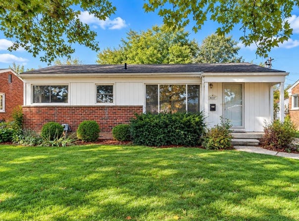 30107 Rosebriar Street, Saint Clair Shores, MI 48082