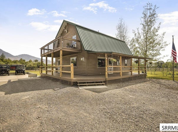 4236 Summit Drive, Mackay, ID 83255