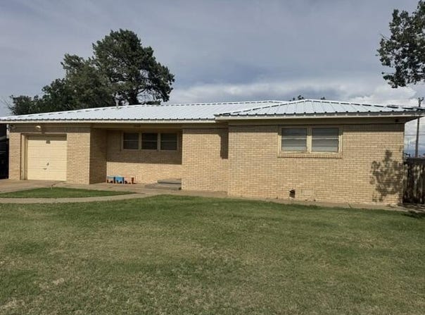 1208 Main Avenue, Ralls, TX 79357