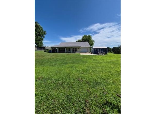 911 W Creek, Checotah, OK 74426