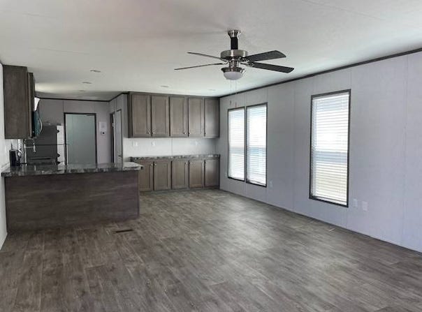 2300 Ward Bend Rd, Sealy, TX 77474