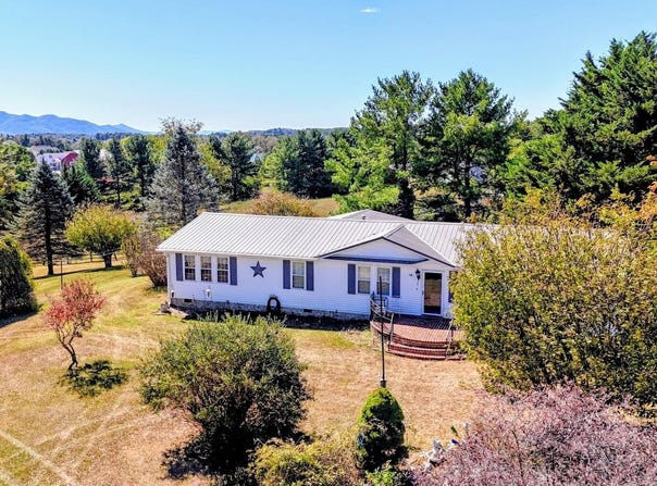 98 ACORN Ln, Raphine, VA 24472