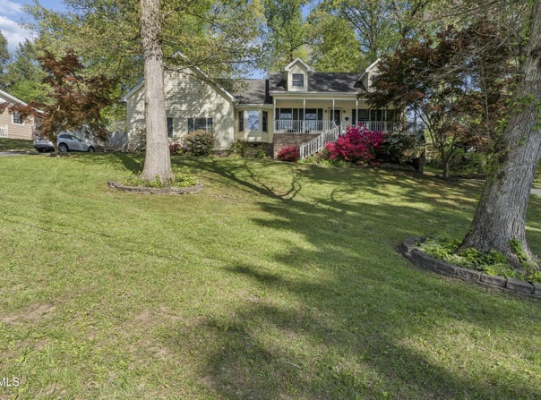 802 Chestnut Avenue, Erwin, TN 37650