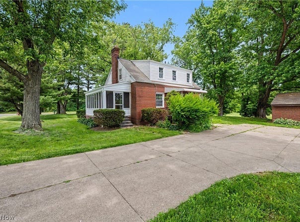 1808 W Comet Road, New Franklin, OH 44614