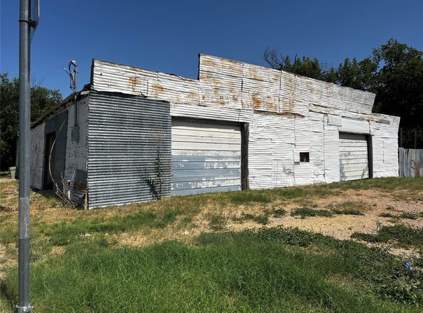 515 & 516 N Neches, Coleman, TX 76834