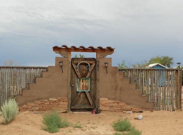 585 Angel Road, Corrales, NM 87048