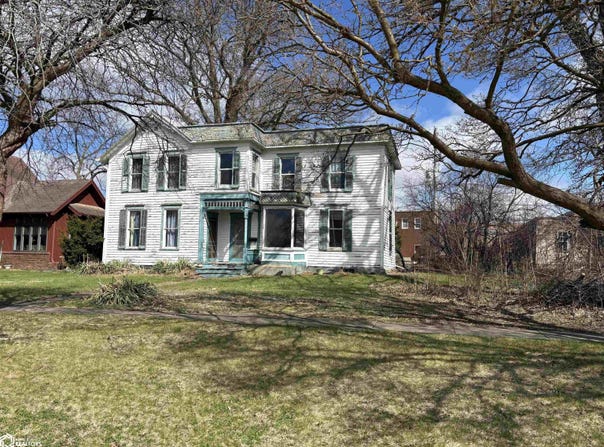 615 1st Avenue, Ackley, IA 50601