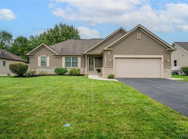 8 Nicholas Lane, Lancaster, NY 14086