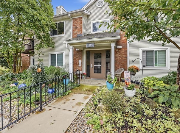 1520 Lake Pointe Way, Dayton, OH 45459