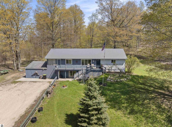 14481 Viaduct Road, Copemish, MI 49625