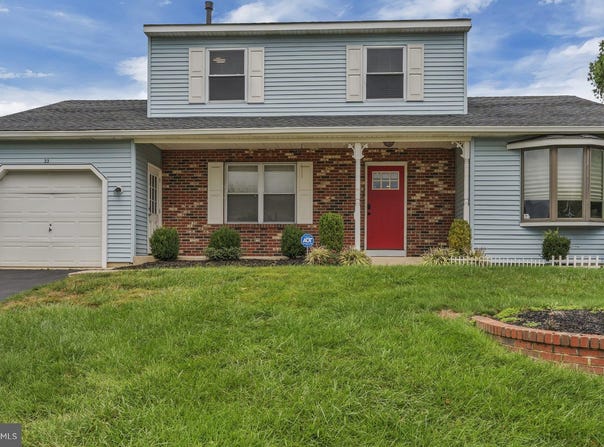 33 BERWICK Lane, SICKLERVILLE, NJ 08081
