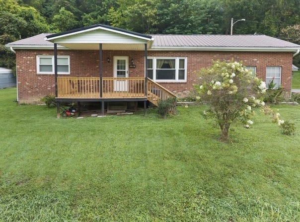 3783 KY 476, Clayhole, KY 41317