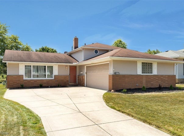 2211 Camelot Drive, Parma, OH 44134