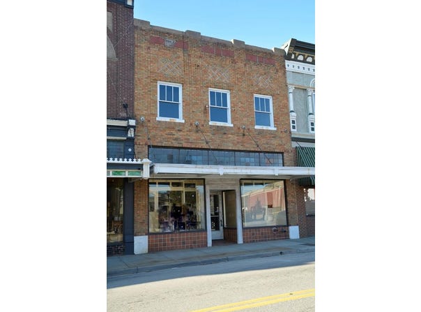 114 S Main St, Blackstone, VA 23824