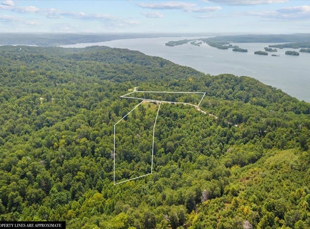 90 Float Dr, Waverly, TN 37185