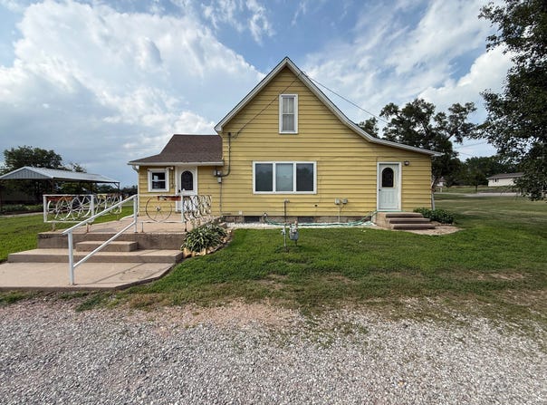 839 S 1ST, HEBRON, NE 68370
