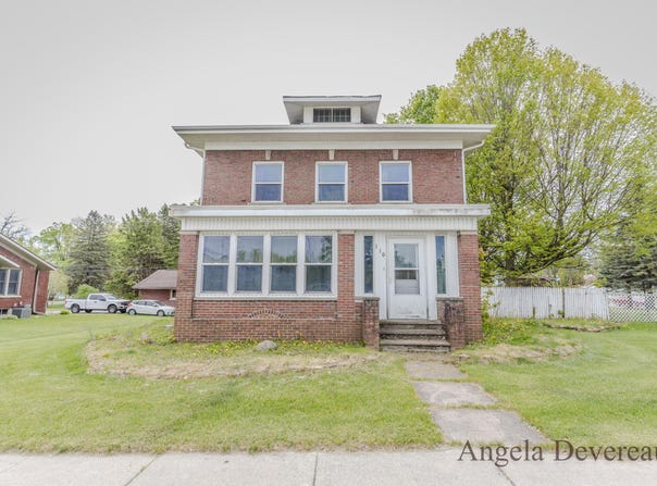 110 E Main Street, Edmore, MI 48829