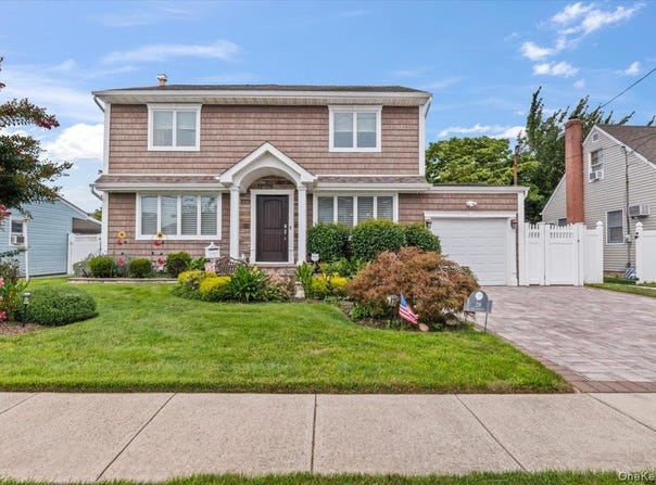 28 Lee Avenue, Bethpage, NY 11714