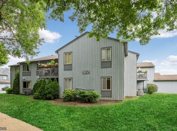60 Drake Ln, Roxbury Twp., NJ 07852-9680