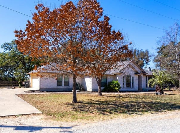 157 Park Rd, Bandera, TX 78003