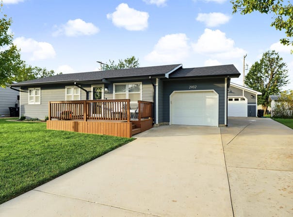 2032 Mission Rd, Salina, KS 67401