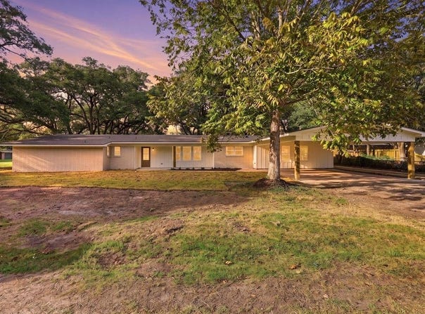 2144 Florida St, Nome, TX 77629