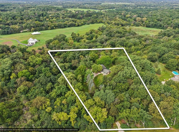 W350S3525 Waterville Rd, Oconomowoc, WI 53066