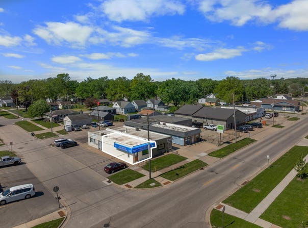 2101 Falls Avenue, Waterloo, IA 50701