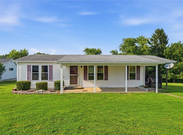 816 N 4th St, Kiskiminetas Twp, PA 15613