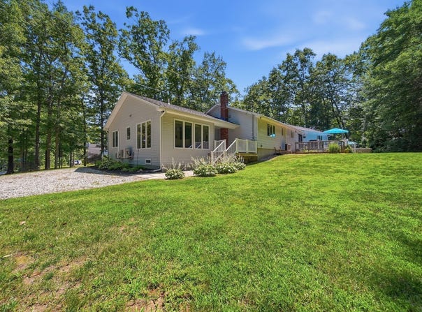 1 Rock Forest Drive, Hooksett, NH 03106