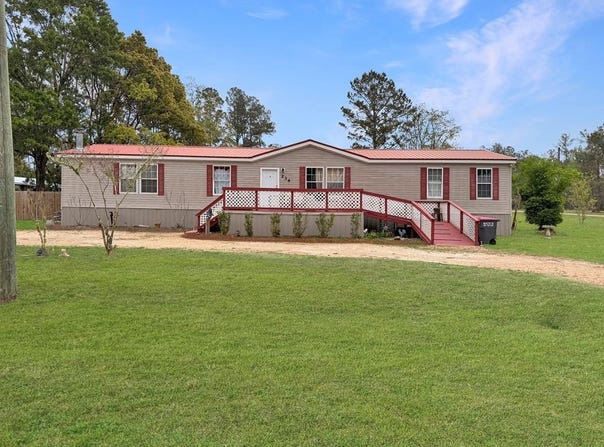 234 Sesame St, Wewahitchka, FL 32465