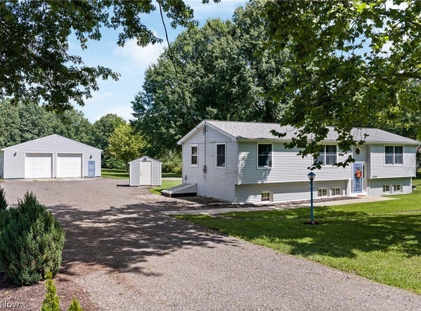 10685 Scotts Corners Road, Diamond, OH 44412