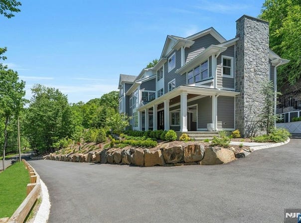 976 Scioto Drive, Franklin Lakes, NJ 07417